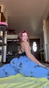 Tattooed babe stretches in leggings and rides dildo porn video
