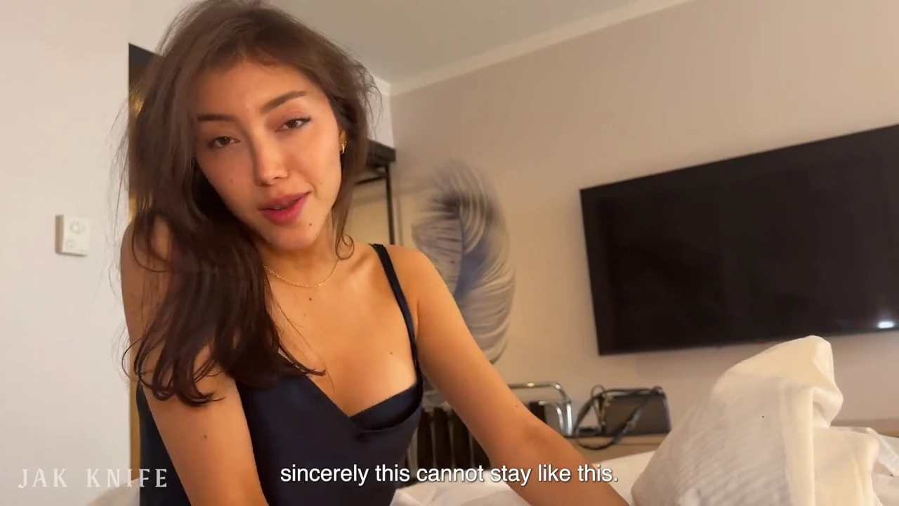 Hot Spanish woman uses body language to seduce American man in hotel room - Ruth Lee porn video